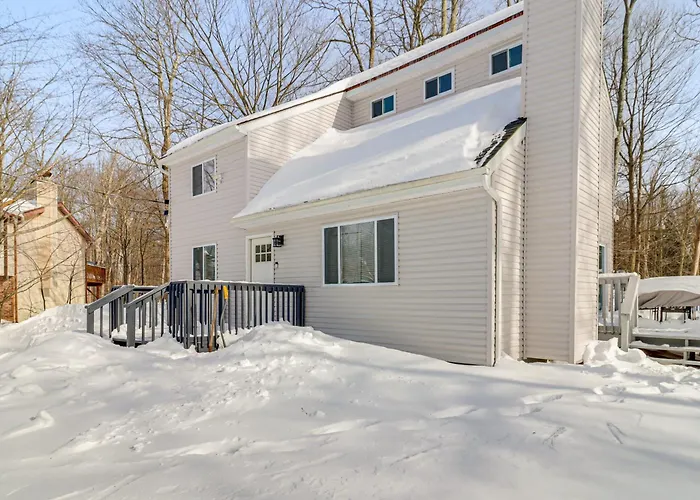 All-Season Fun! Tobyhanna Getaway W/ Lake Access