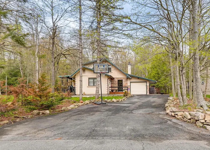 Poconos Cottage W/ Sauna ~ 10 Mi To Camelback!